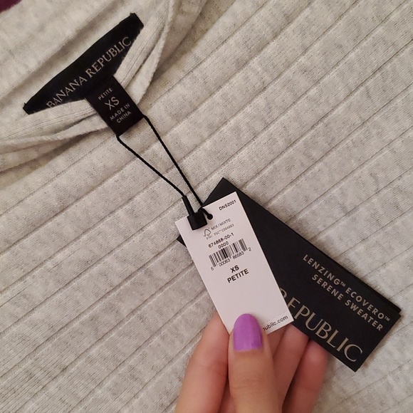 Banana Republic Sweater - Picture 4 of 7